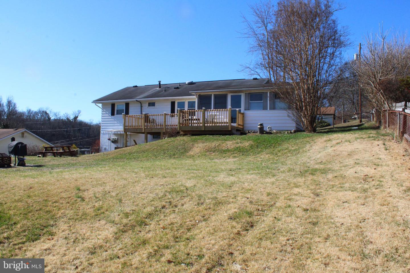 111 High Ln Property Photo 5