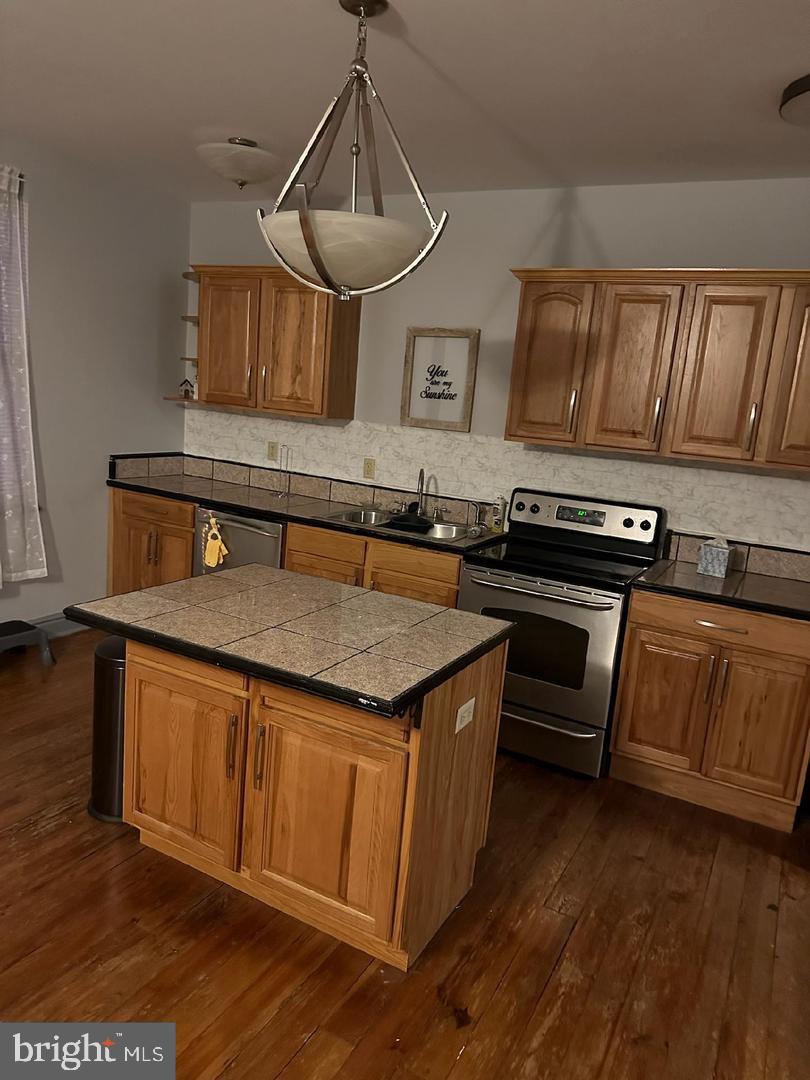 2 Decatur St Property Photo 11