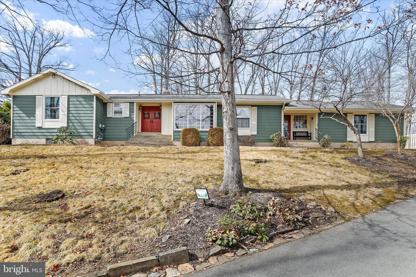 1039 LONGWOOD AVE Property Photo 1