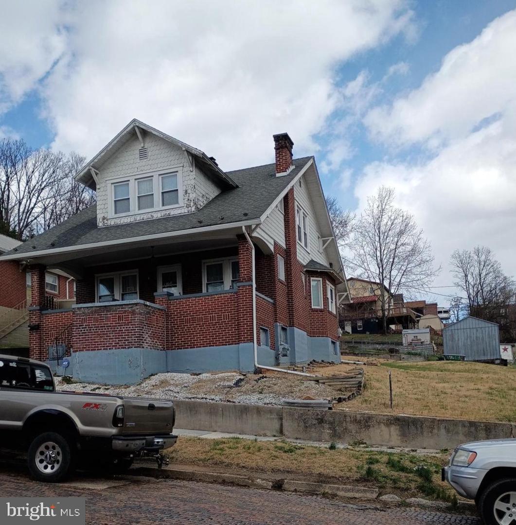 825 Shawnee Ave Property Photo 1