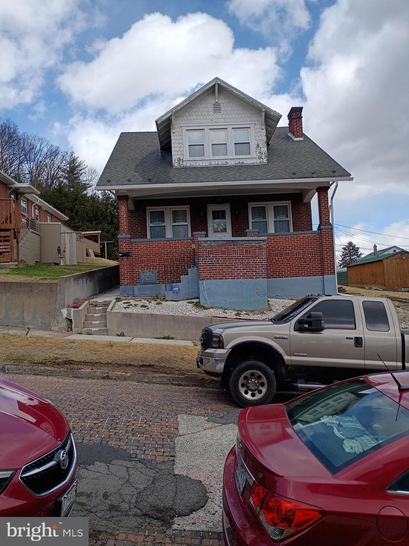 825 Shawnee Ave Property Photo 2