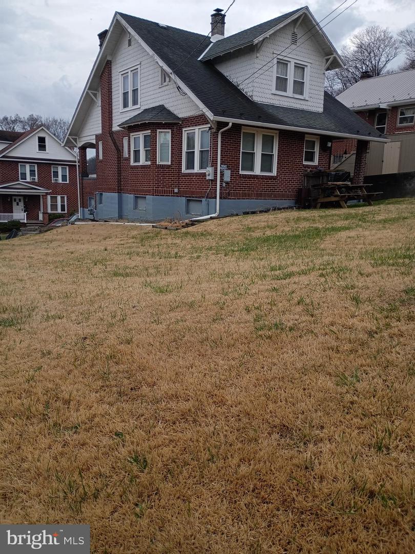 825 Shawnee Ave Property Photo 3