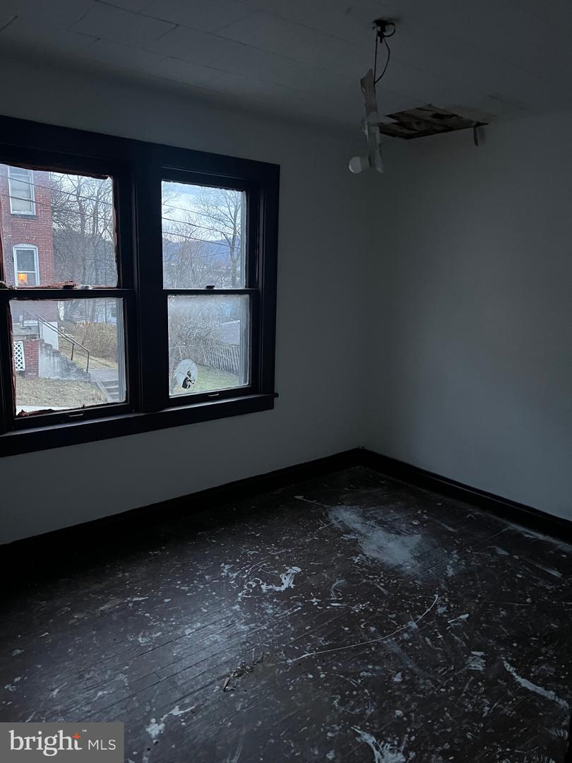 530/532 Woodside Ave Property Photo 6