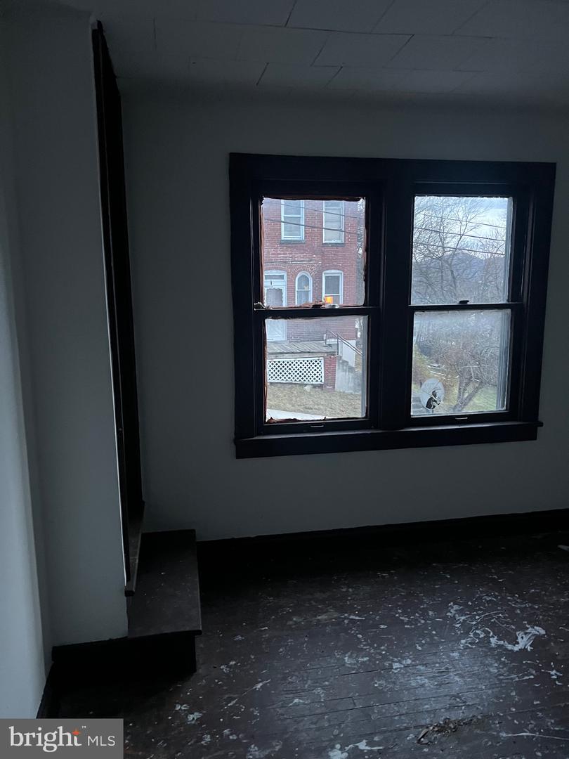 530/532 Woodside Ave Property Photo 7