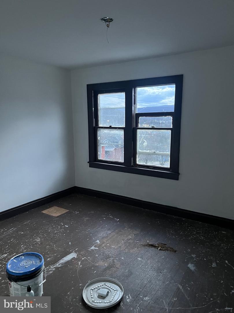 530/532 Woodside Ave Property Photo 8