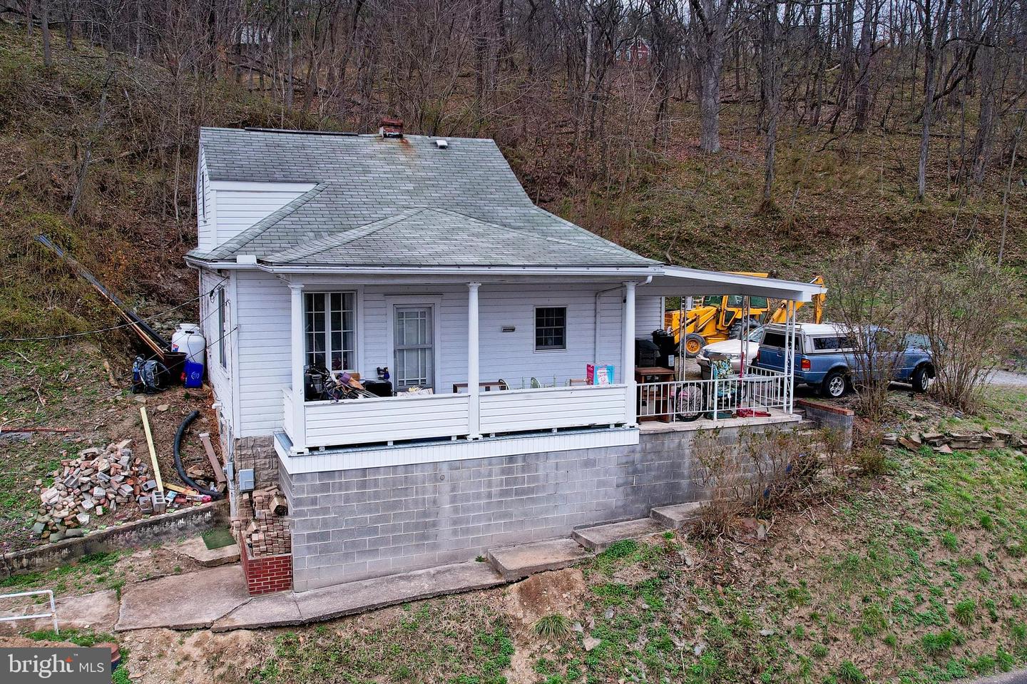 11305 Creek Rd Se Property Photo 1