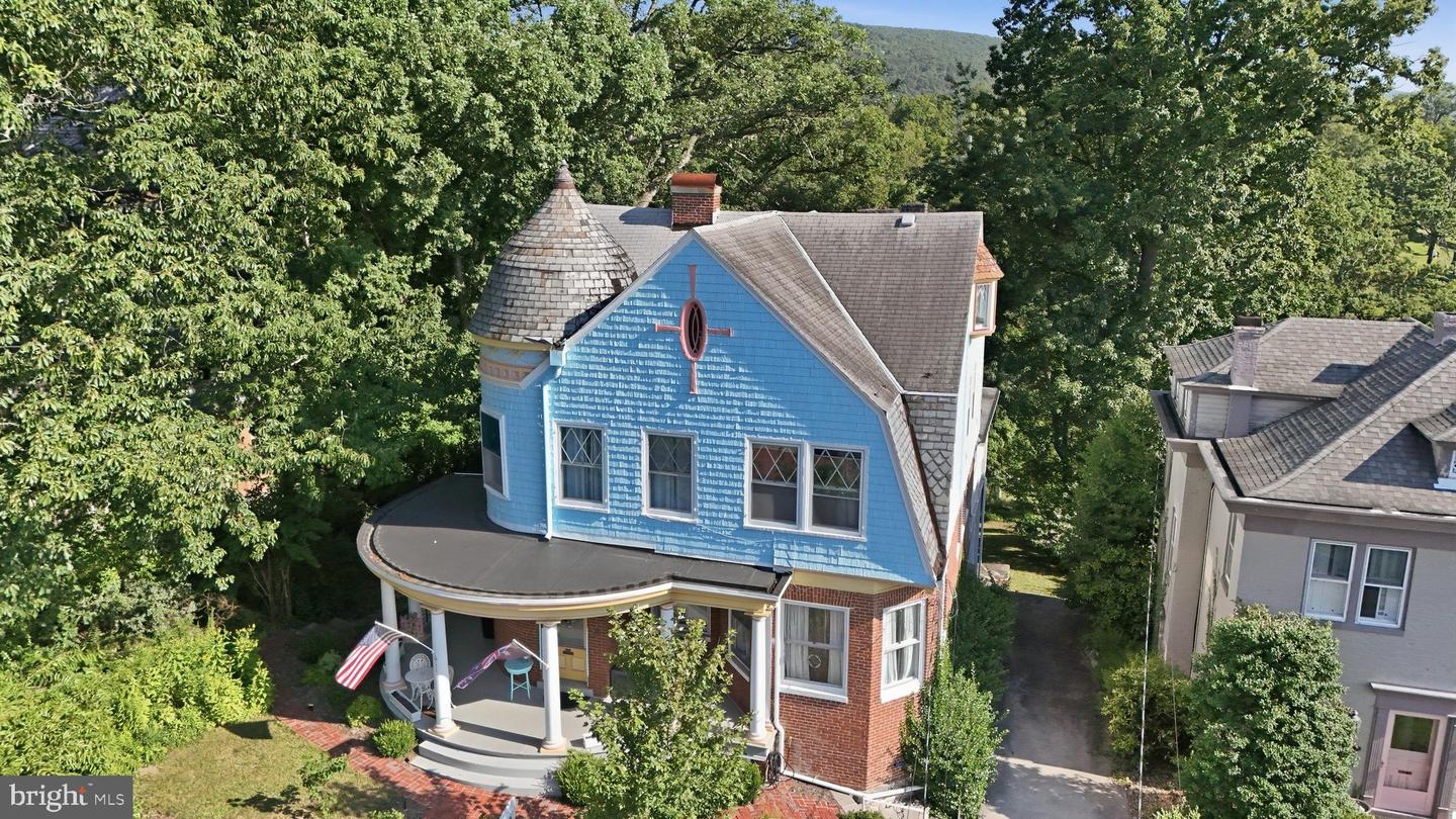 611 Washington St Property Photo 1