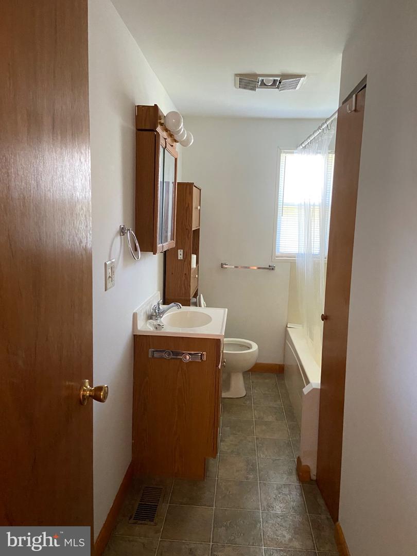 12001 Bedford Rd Property Photo 8