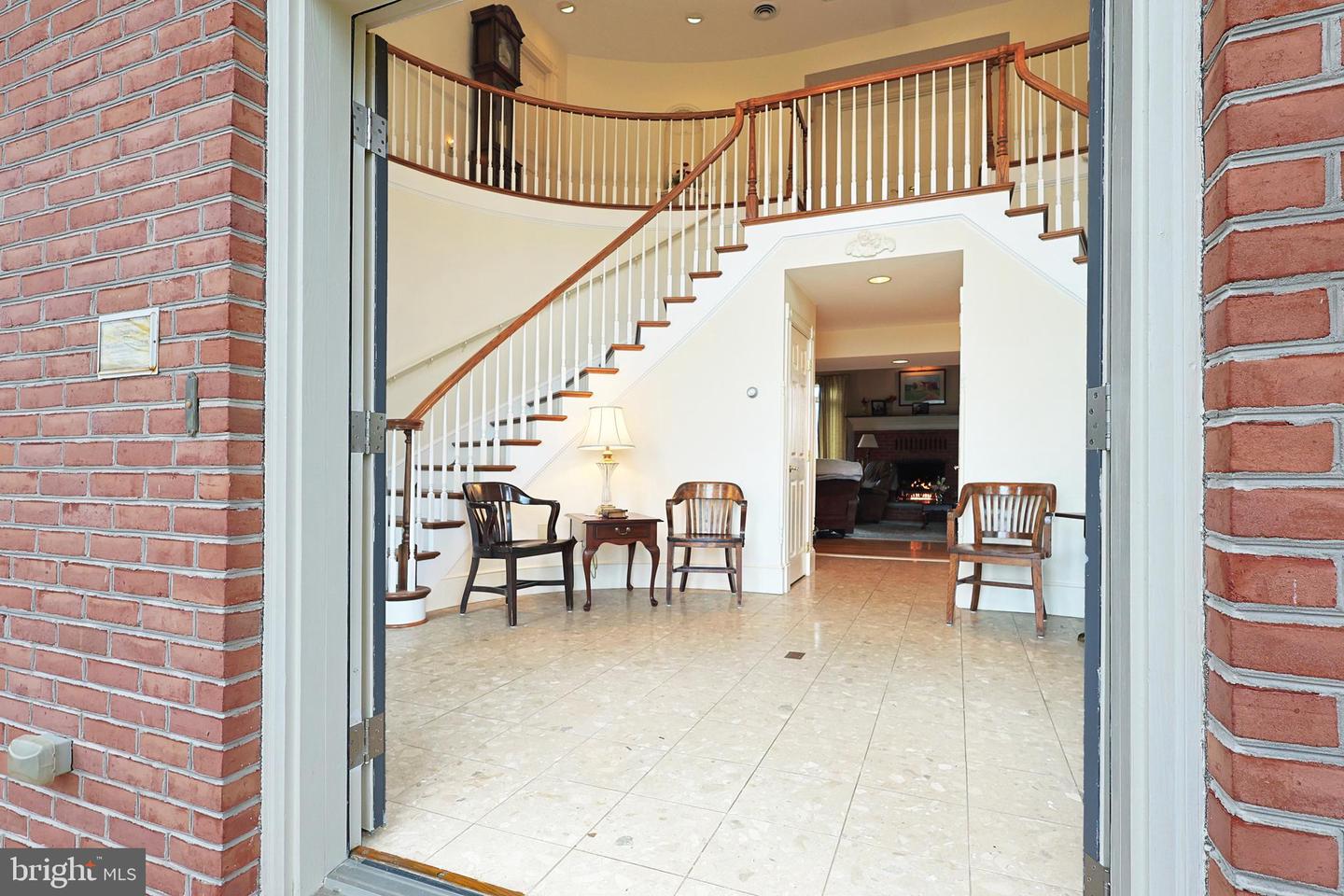 15715 Merrill Ln Property Photo 5