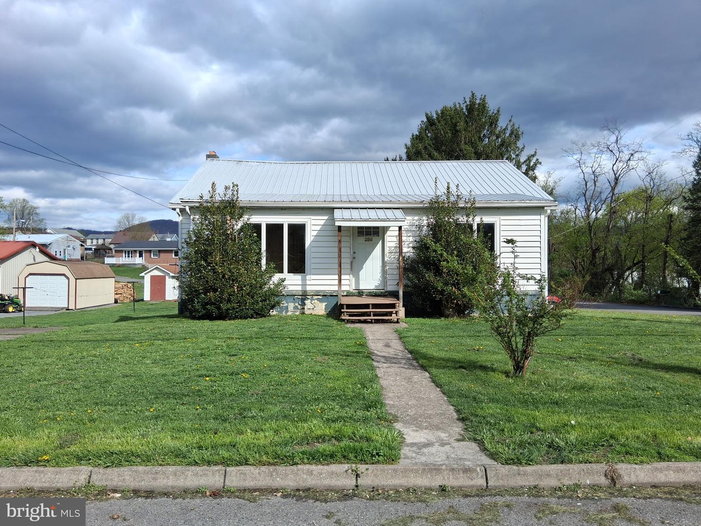 256 Blackiston Ave Property Photo 1