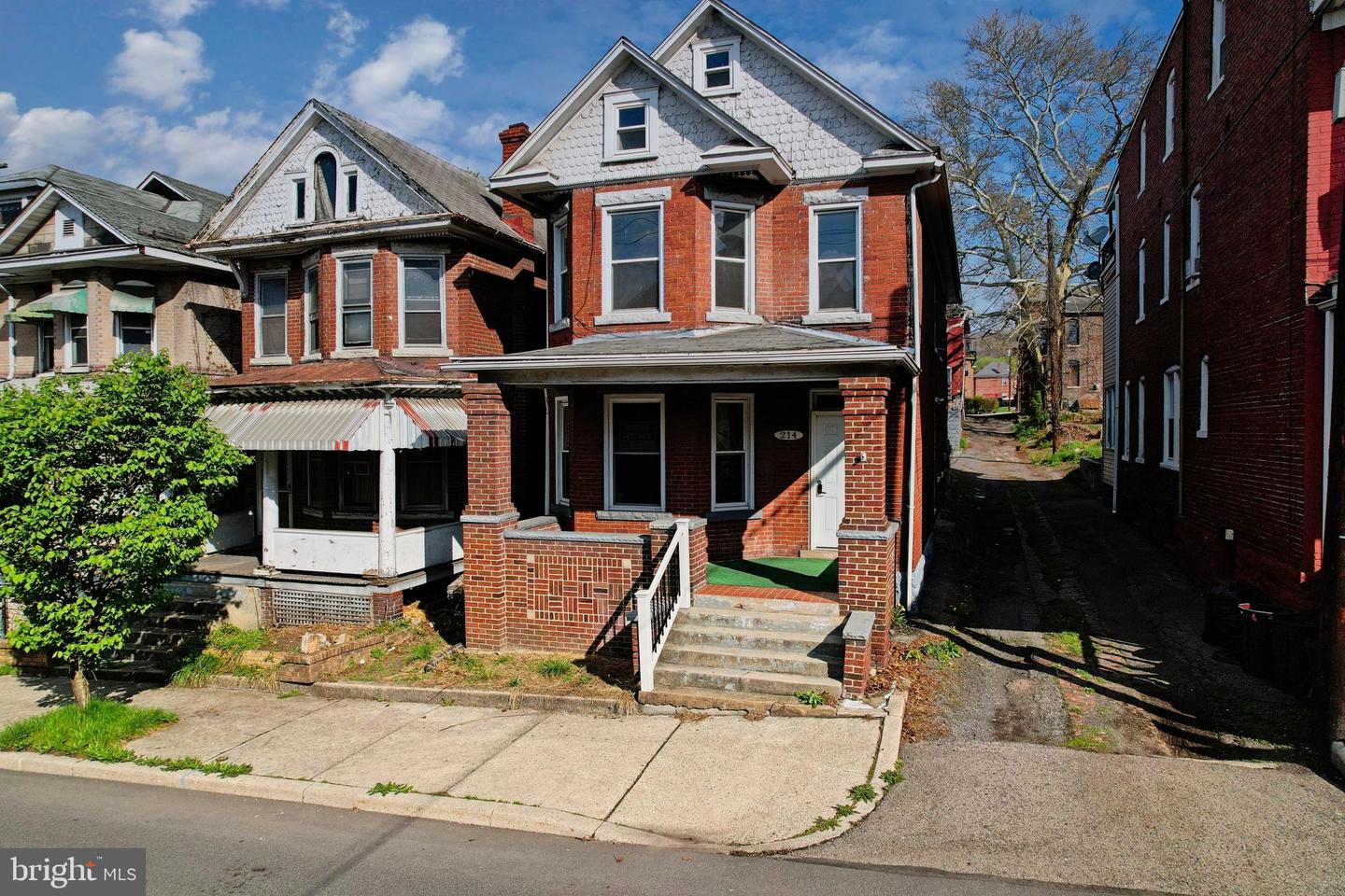 214 S CENTRAL AVE Property Photo 1