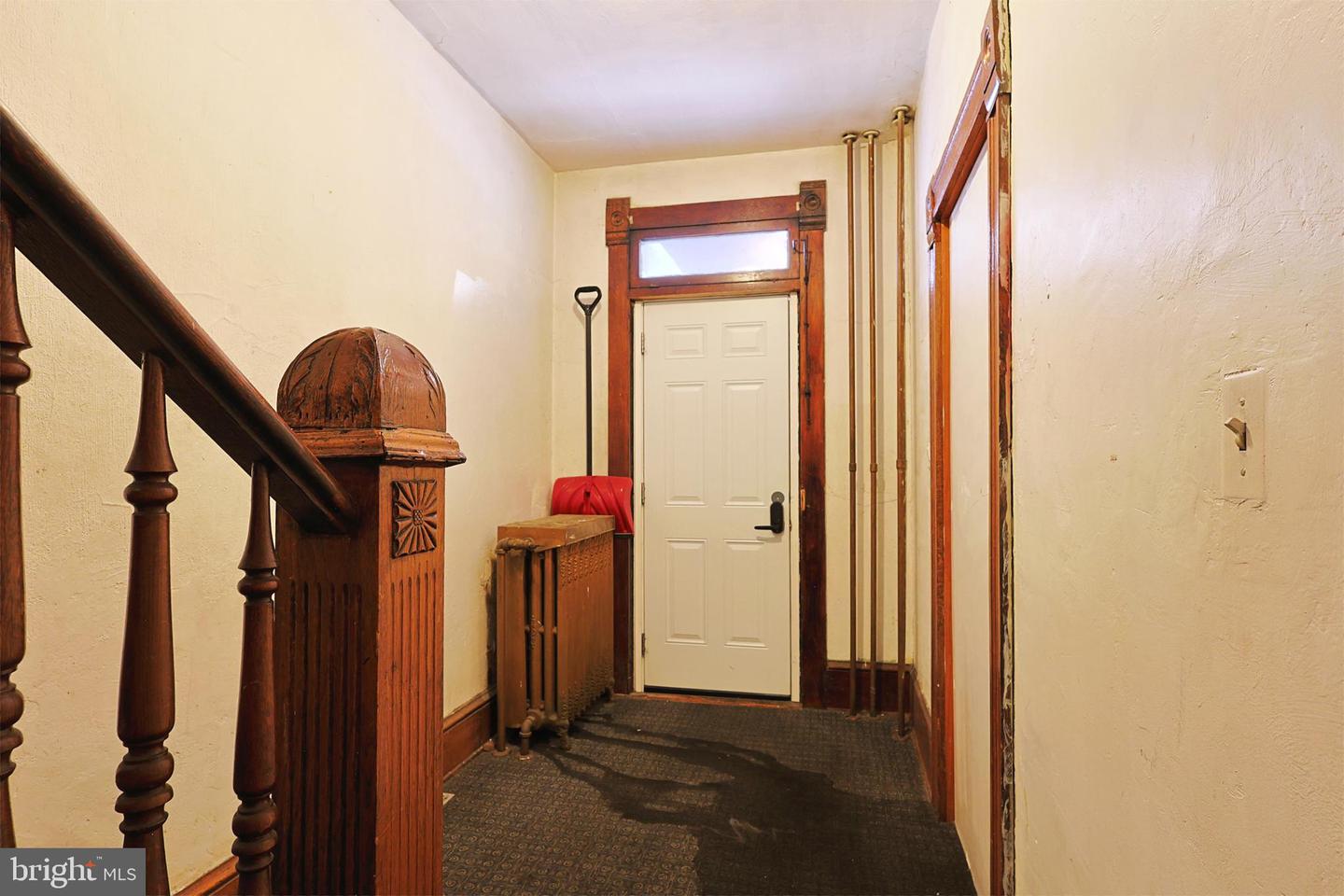 214 S Central Ave Property Photo 4