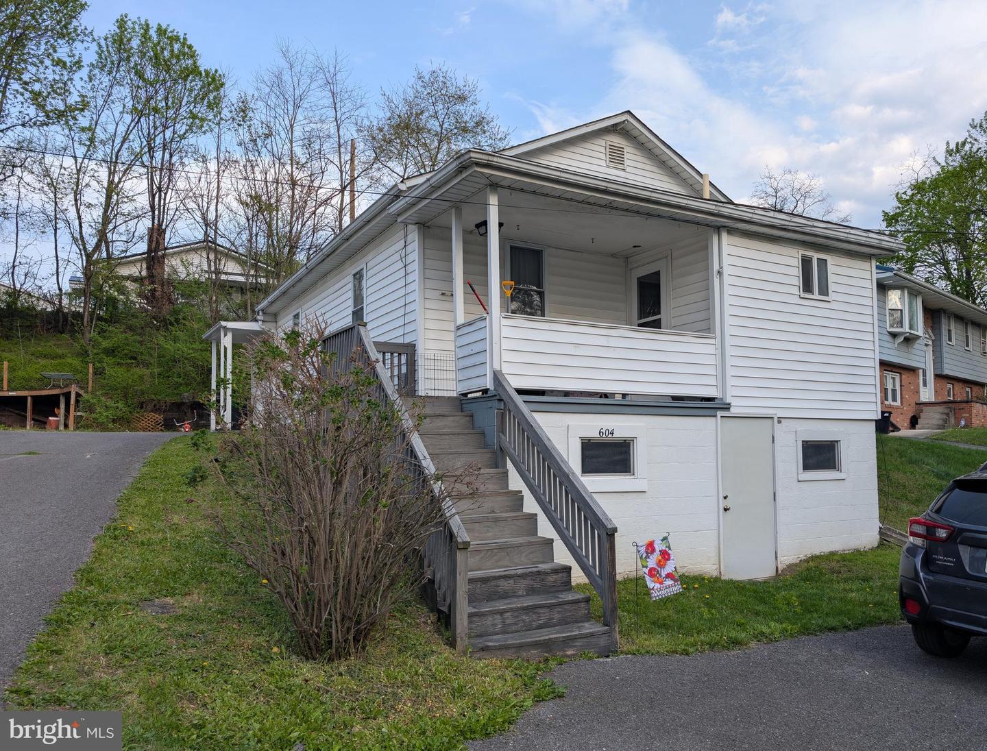 604 WINIFRED RD Property Photo 1