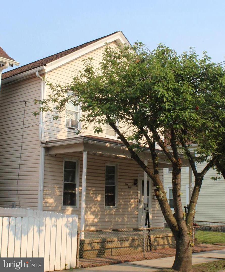 130 OAK ST Property Photo 1