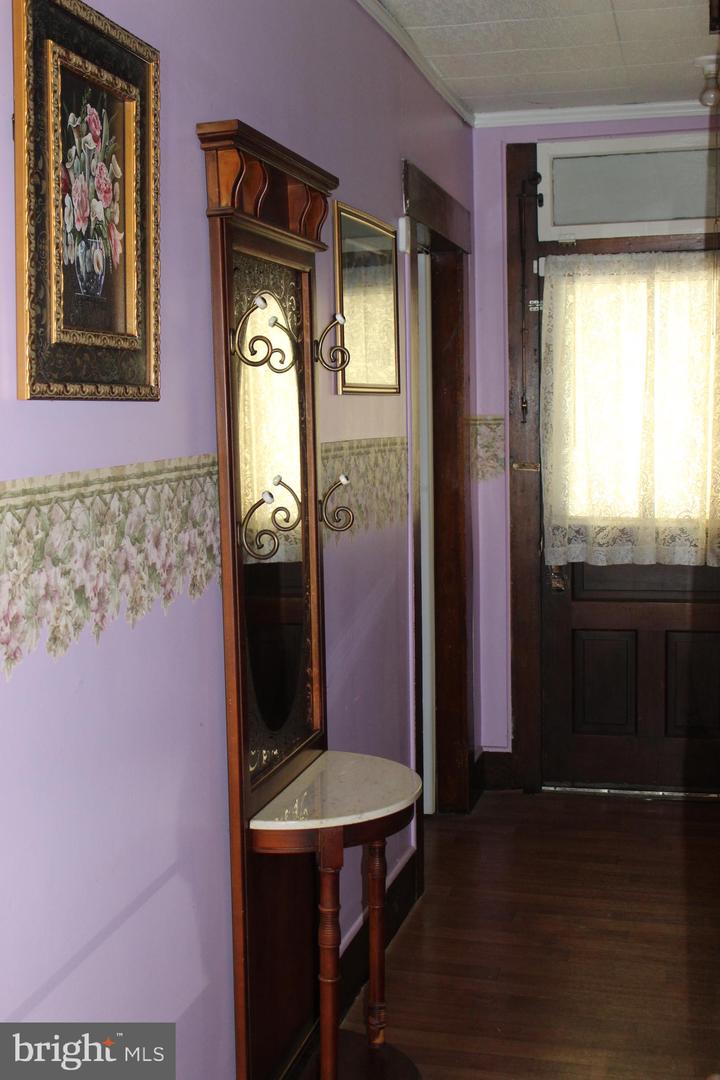 130 Oak St Property Photo 9