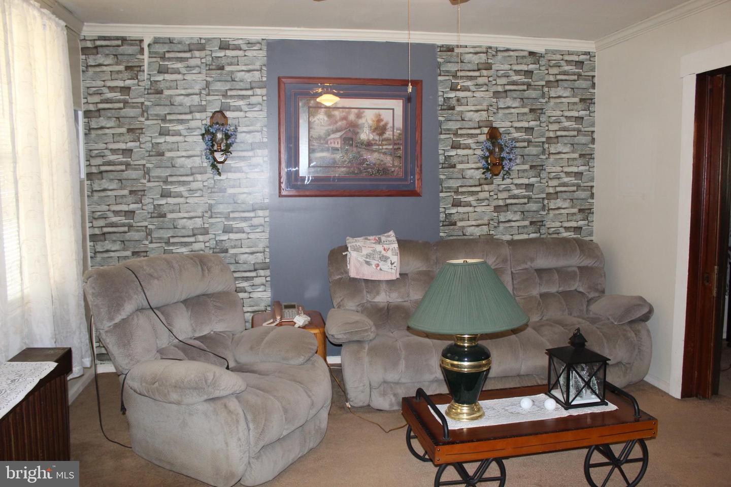 130 Oak St Property Photo 10