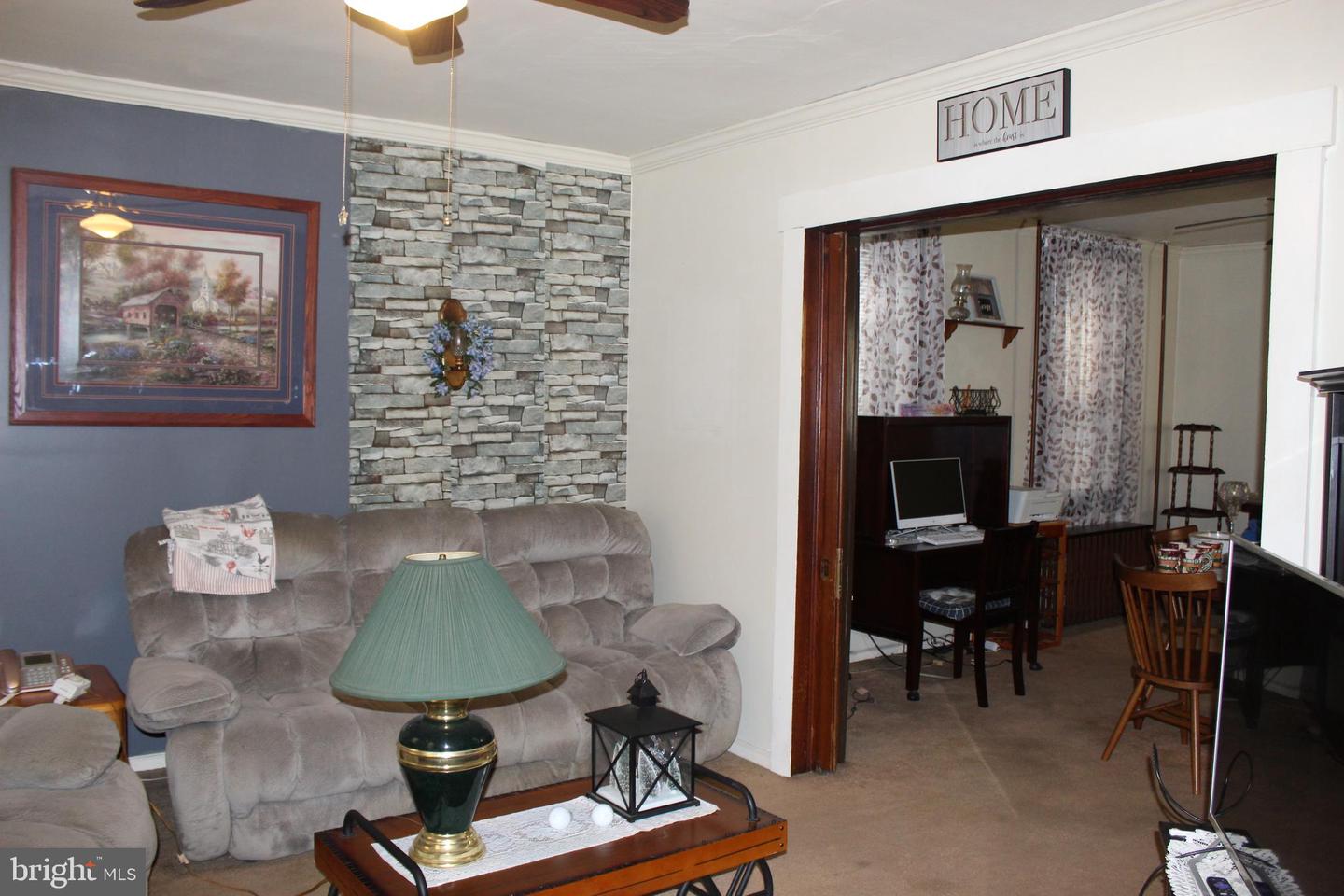 130 Oak St Property Photo 11
