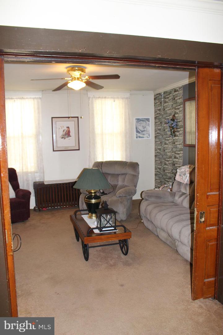 130 Oak St Property Photo 12