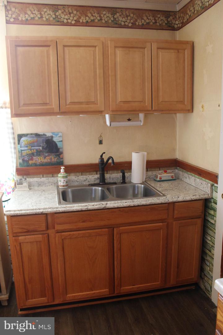 130 Oak St Property Photo 14