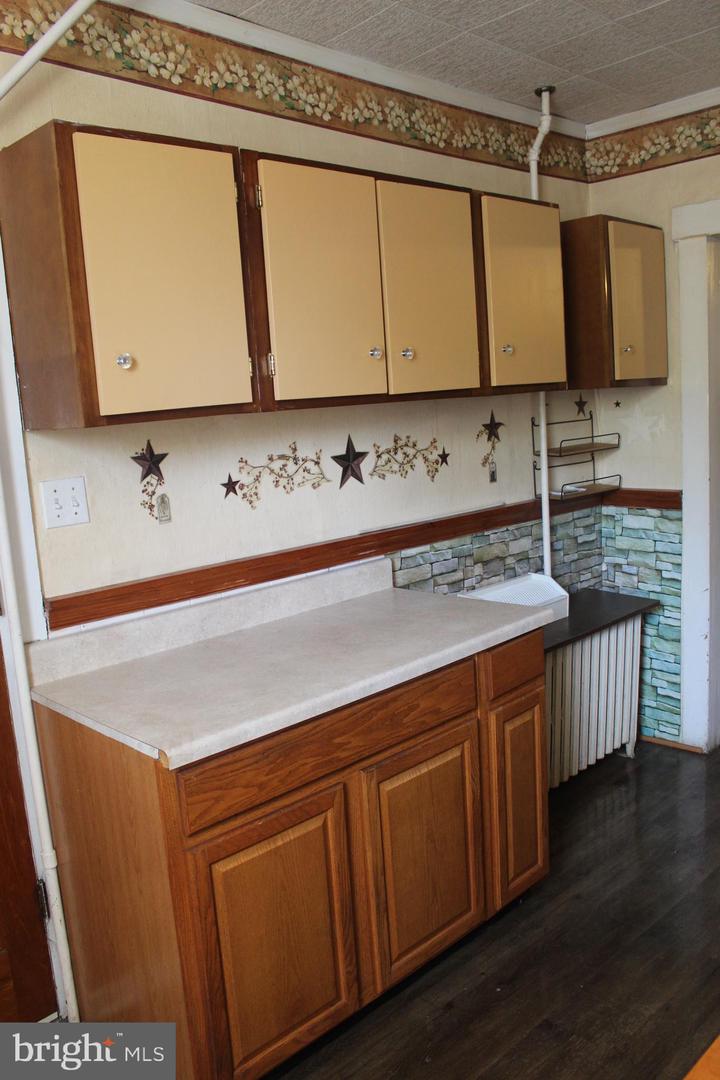 130 Oak St Property Photo 15