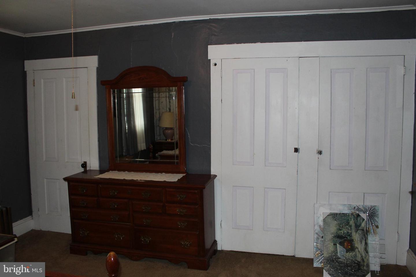 130 Oak St Property Photo 17