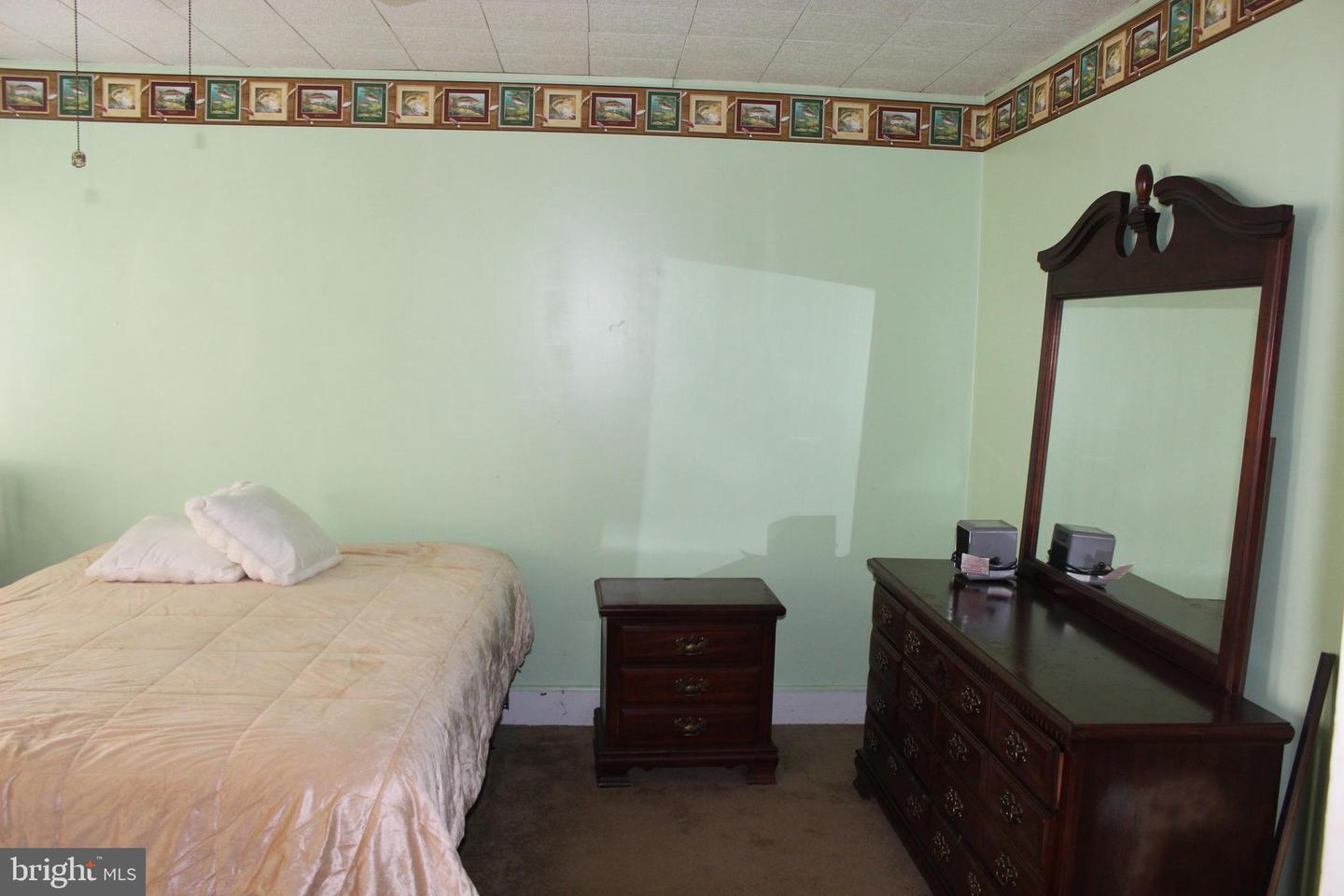 130 Oak St Property Photo 18