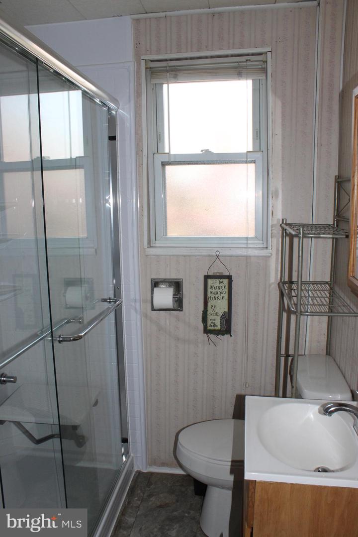 130 Oak St Property Photo 20