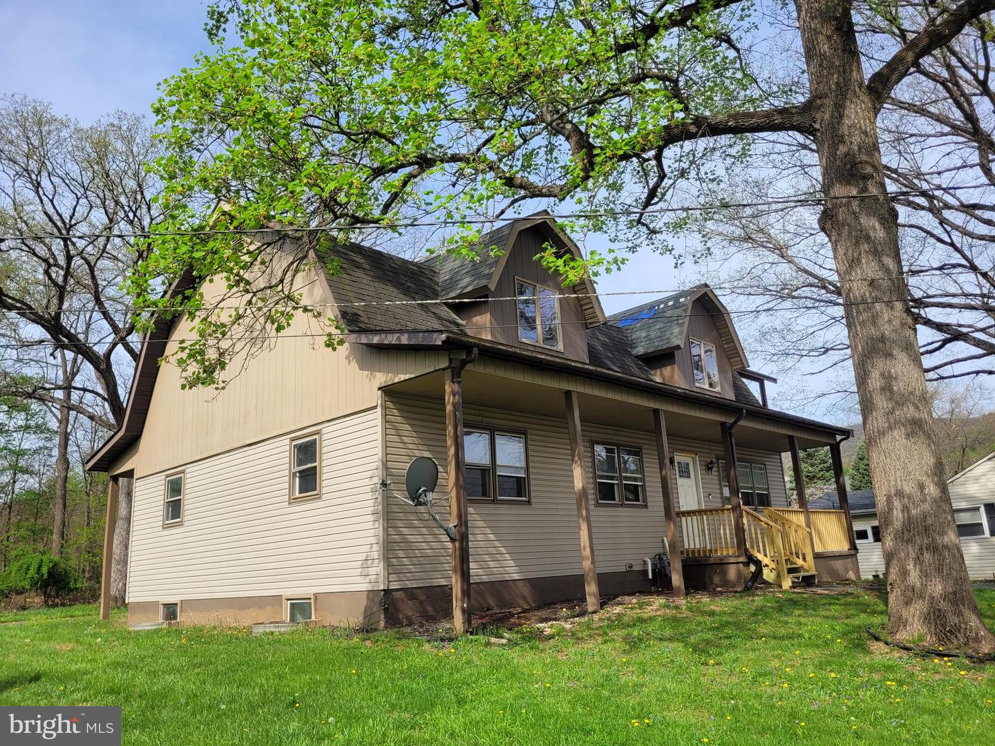 23 OAKLAWN AVE Property Photo 1