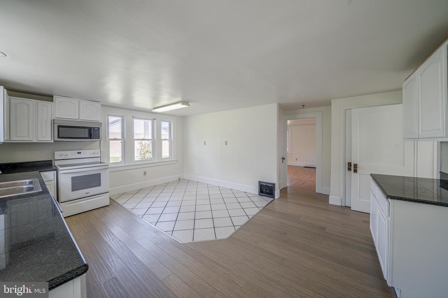 14015 Bedford Rd Ne Property Photo 10