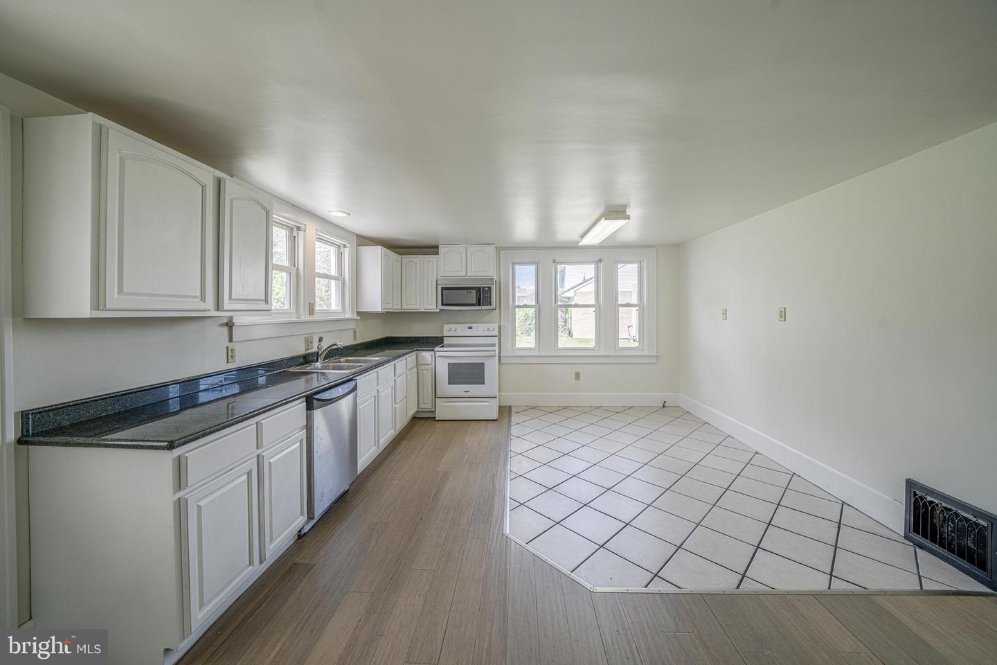 14015 Bedford Rd Ne Property Photo 11