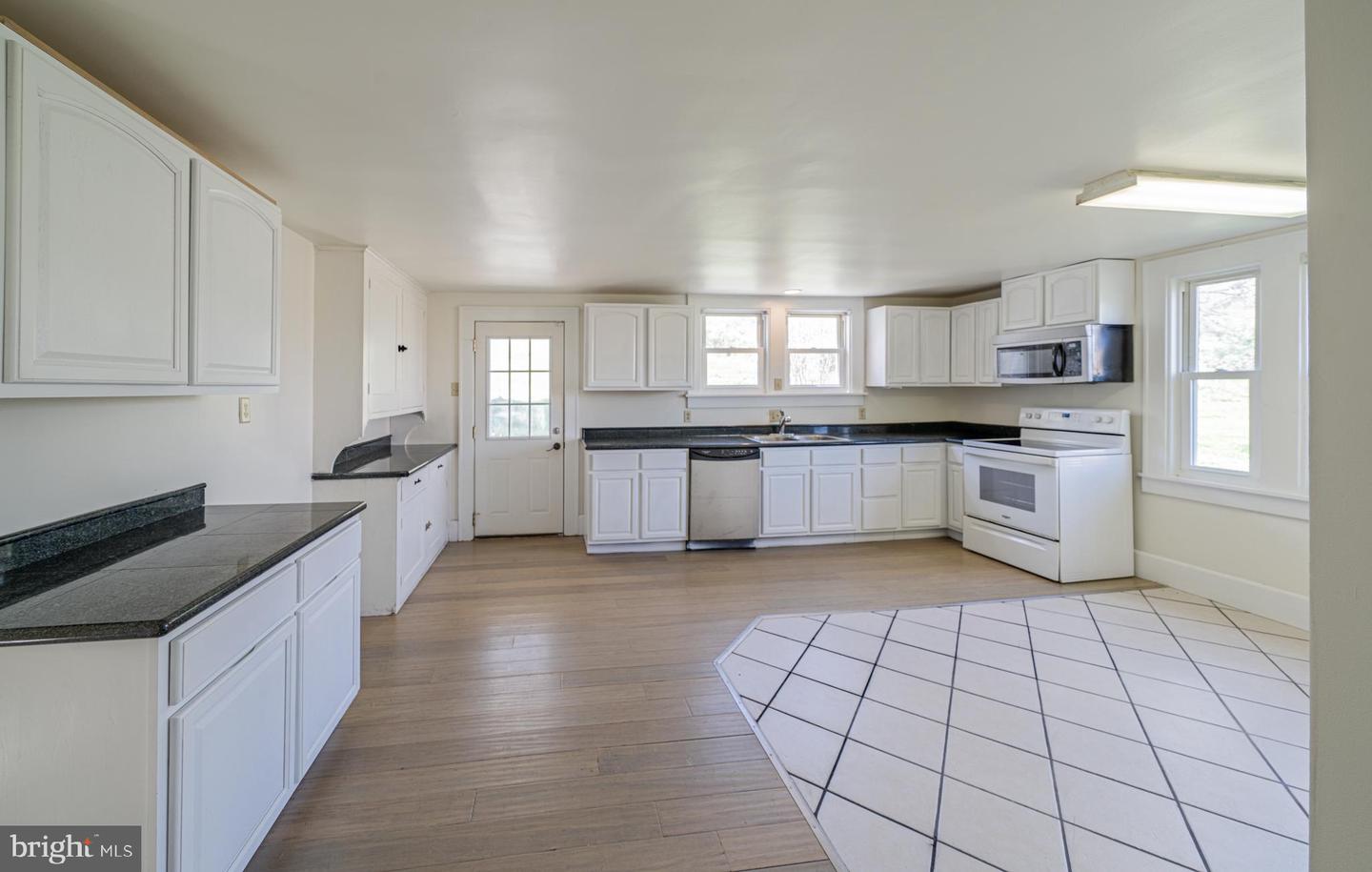 14015 Bedford Rd Ne Property Photo 12