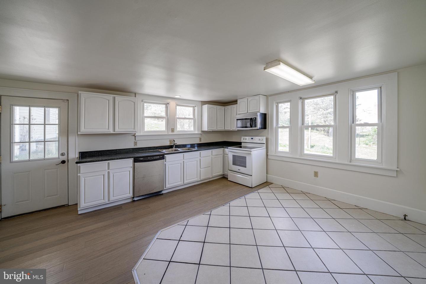 14015 Bedford Rd Ne Property Photo 13