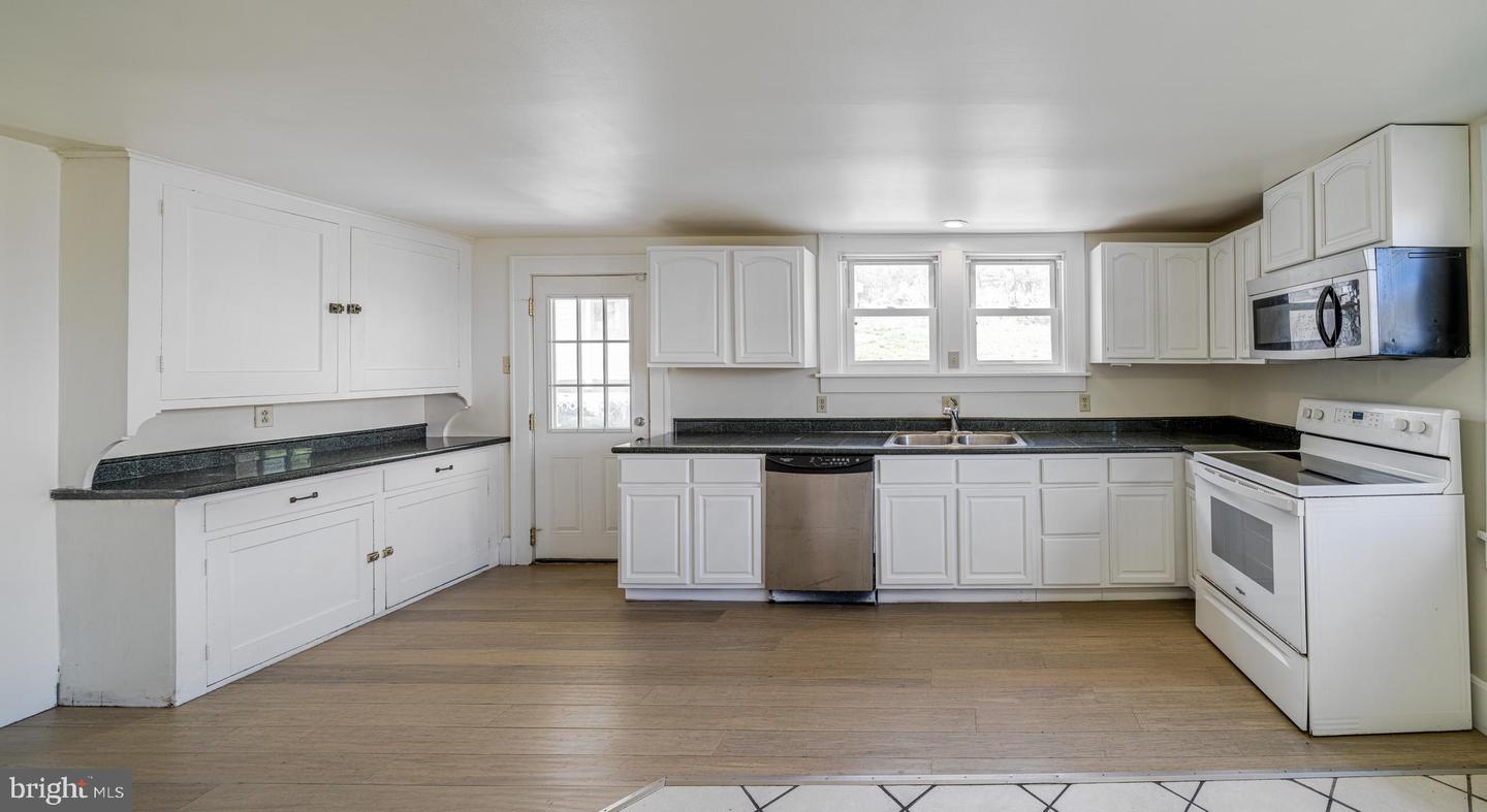 14015 Bedford Rd Ne Property Photo 14