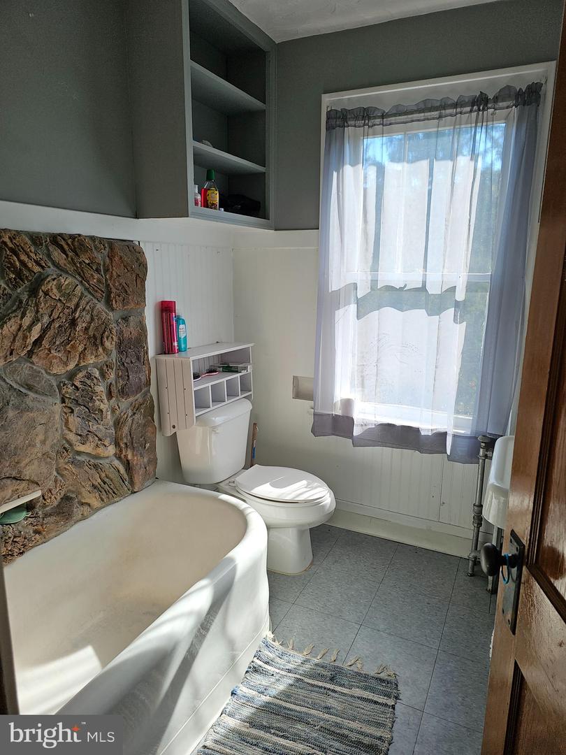 807 Bedford St Property Photo 4