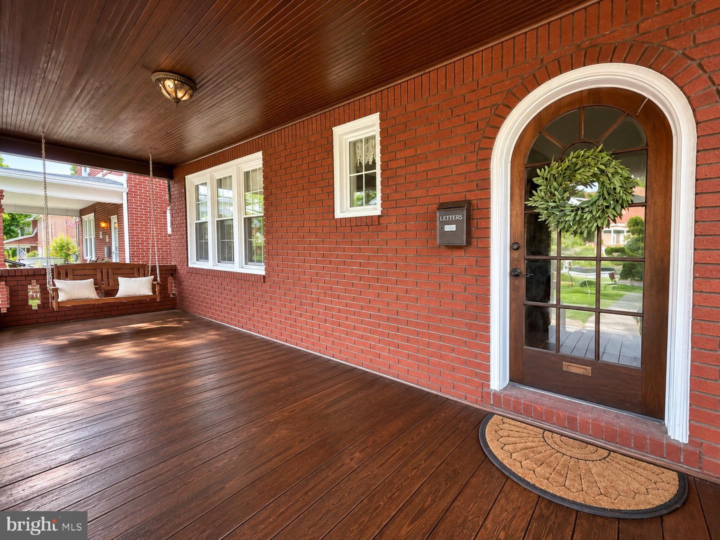 525 Louisiana Ave Property Photo 3