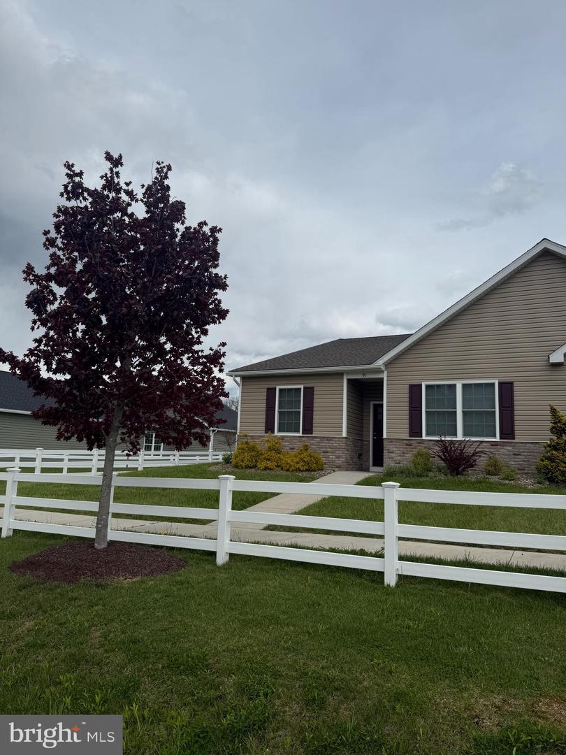 91 Candlewick Ct Property Photo 3