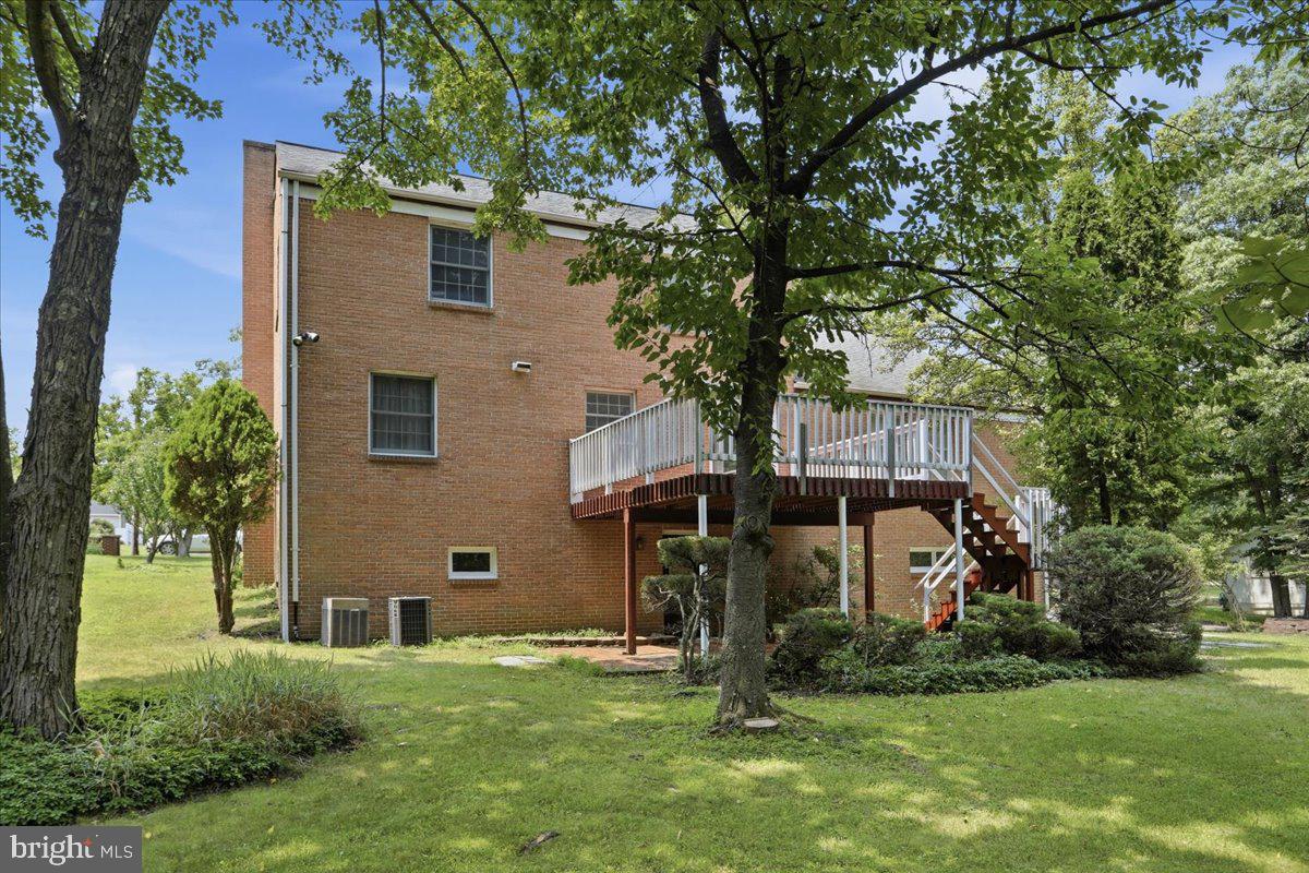 1048 Bishop Walsh Rd Property Photo 2