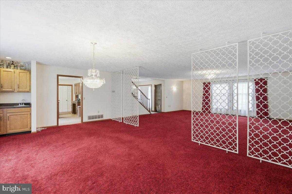 1048 Bishop Walsh Rd Property Photo 7