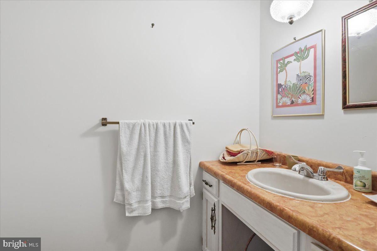 1048 Bishop Walsh Rd Property Photo 12