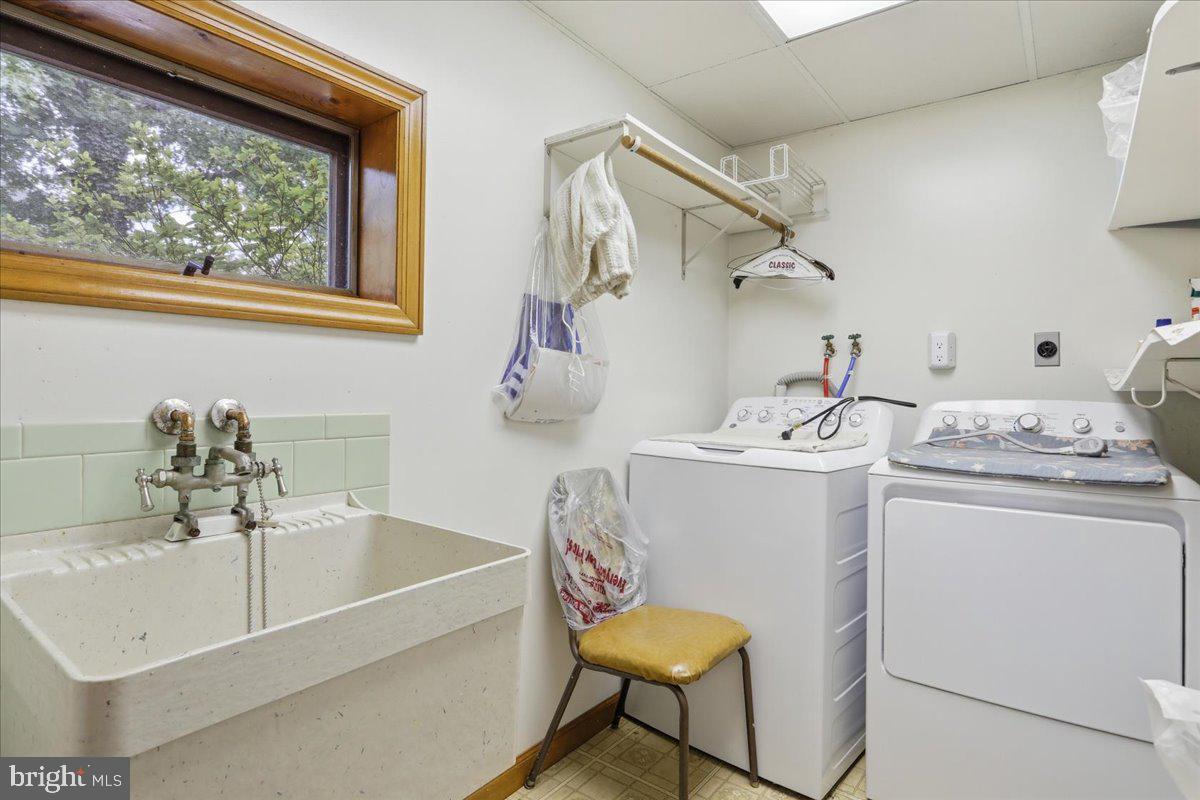 1048 Bishop Walsh Rd Property Photo 36