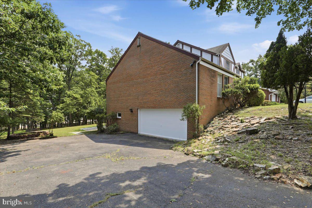 1048 Bishop Walsh Rd Property Photo 40