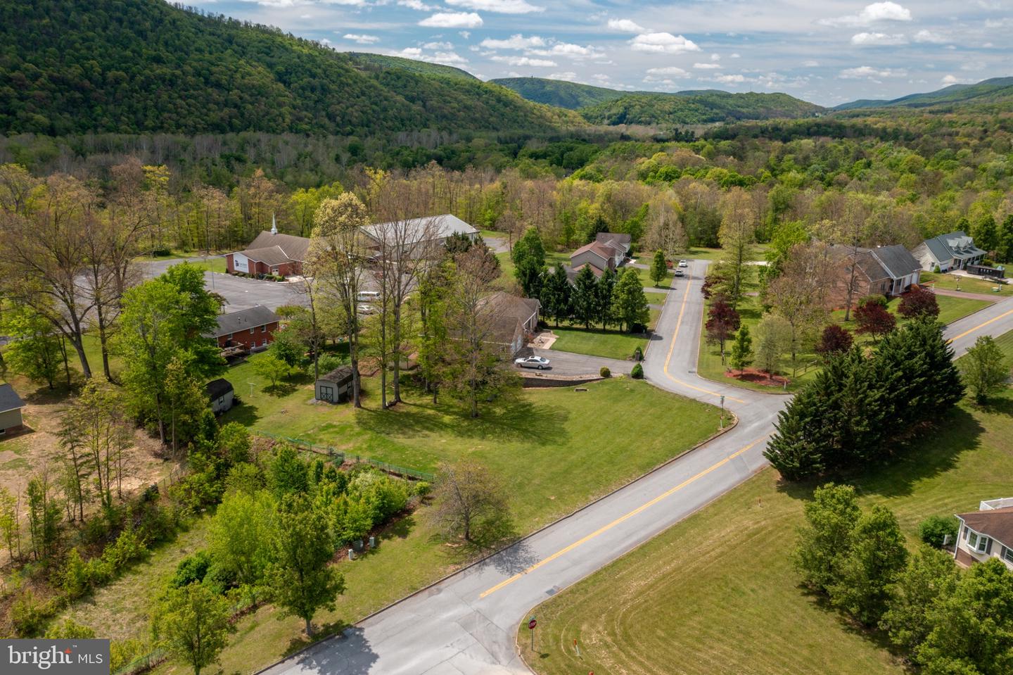 Rolling Oak Dr Property Photo 3