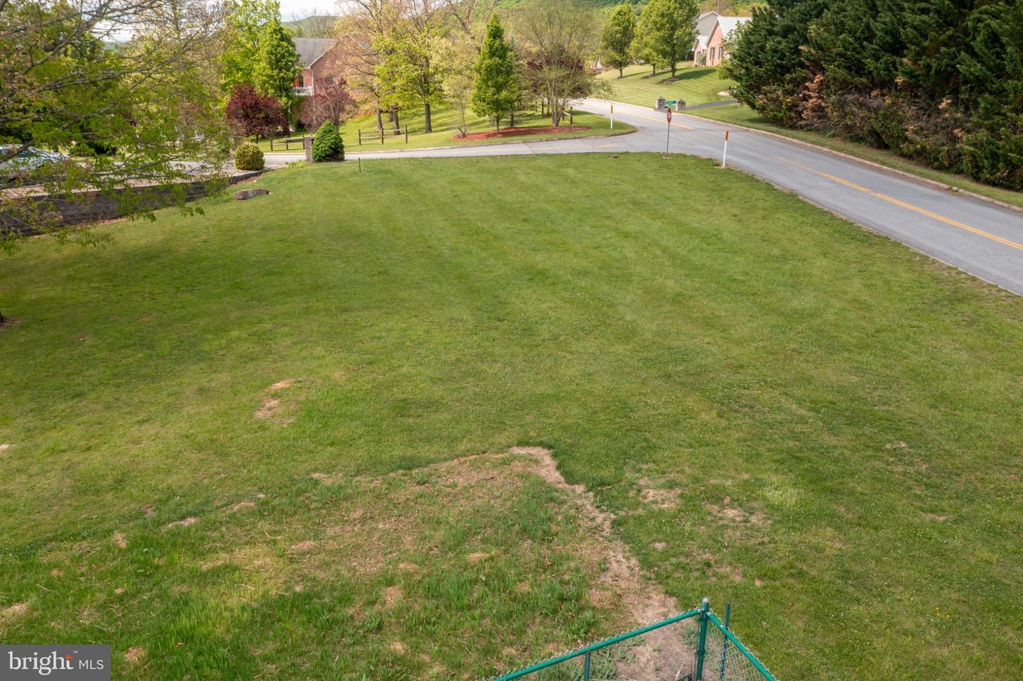 Rolling Oak Dr Property Photo 4