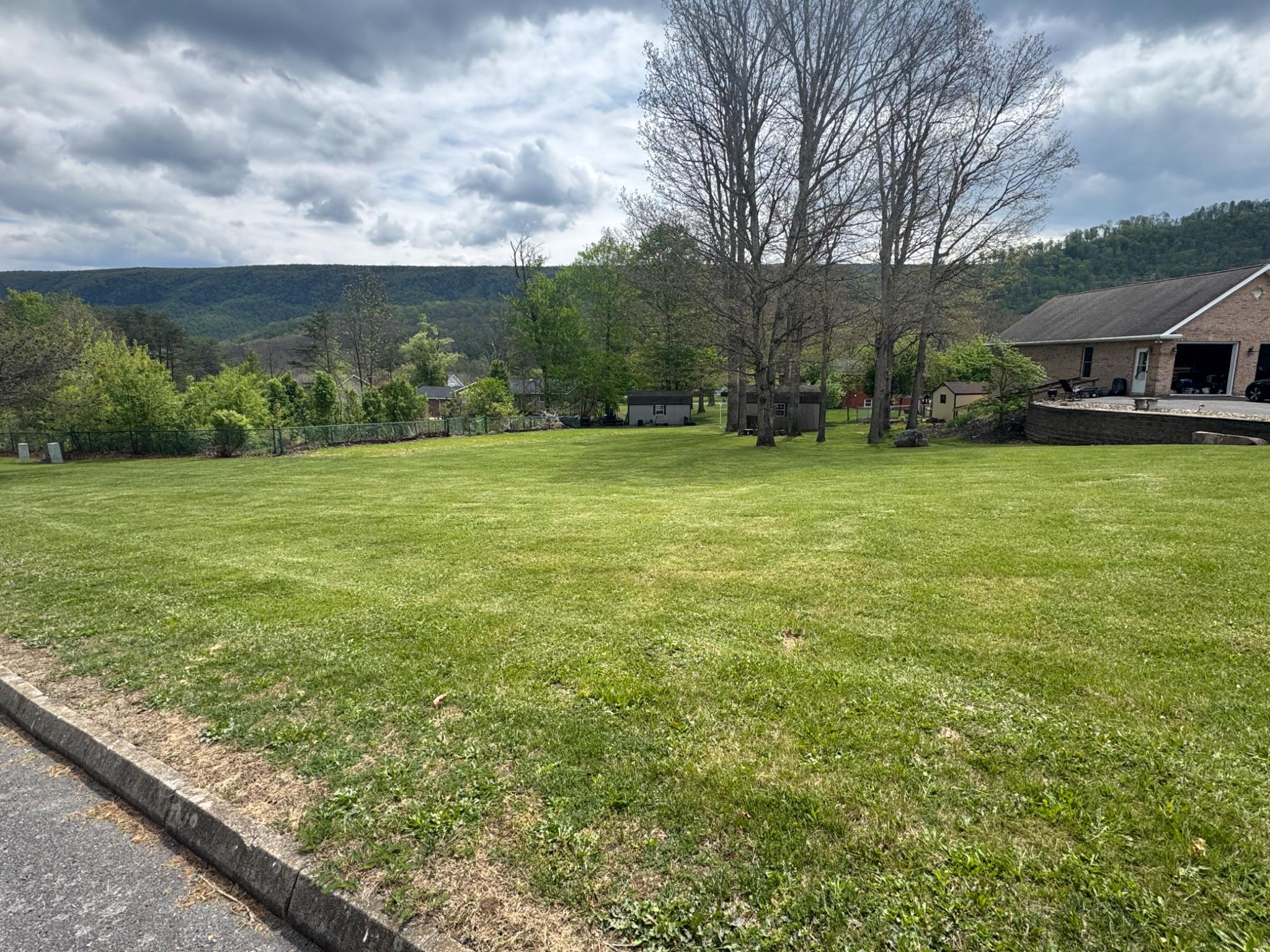 Rolling Oak Dr Property Photo 6