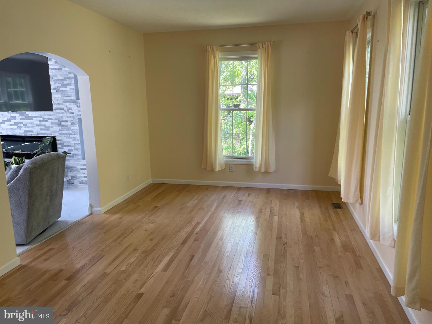 1044 Longwood Ave Property Photo 6