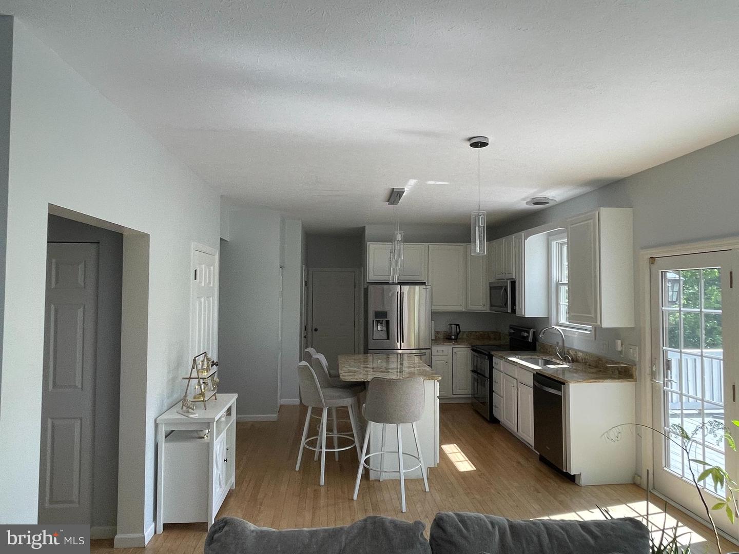 1044 Longwood Ave Property Photo 11
