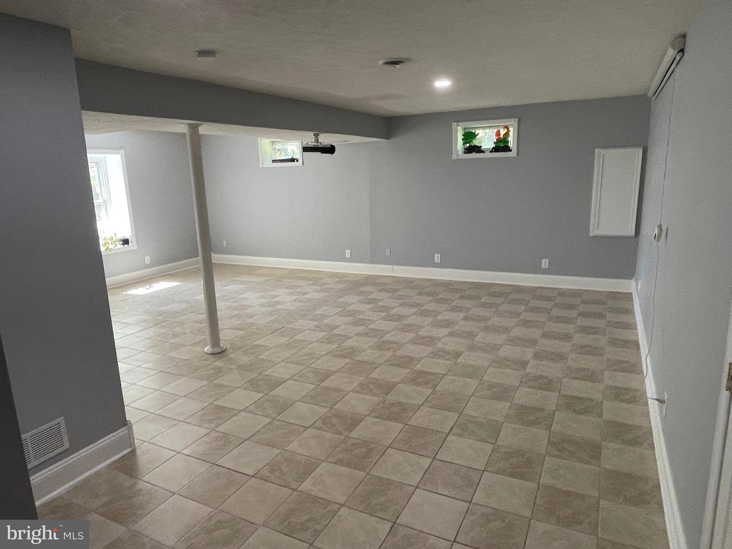 1044 Longwood Ave Property Photo 44