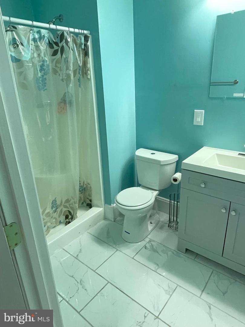 1044 Longwood Ave Property Photo 45