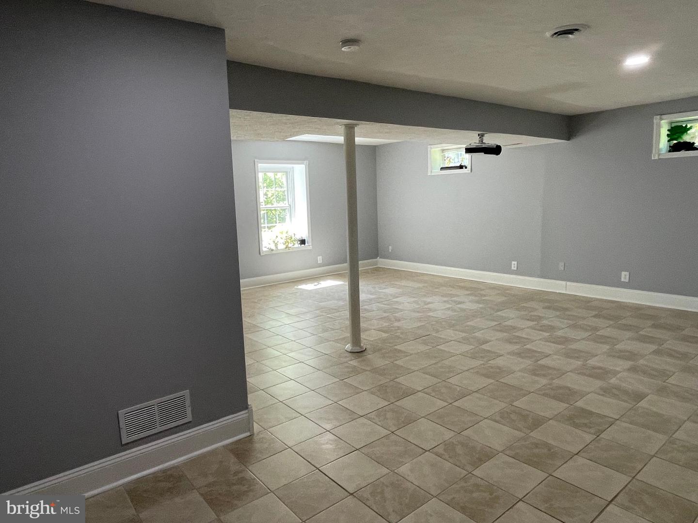 1044 Longwood Ave Property Photo 59