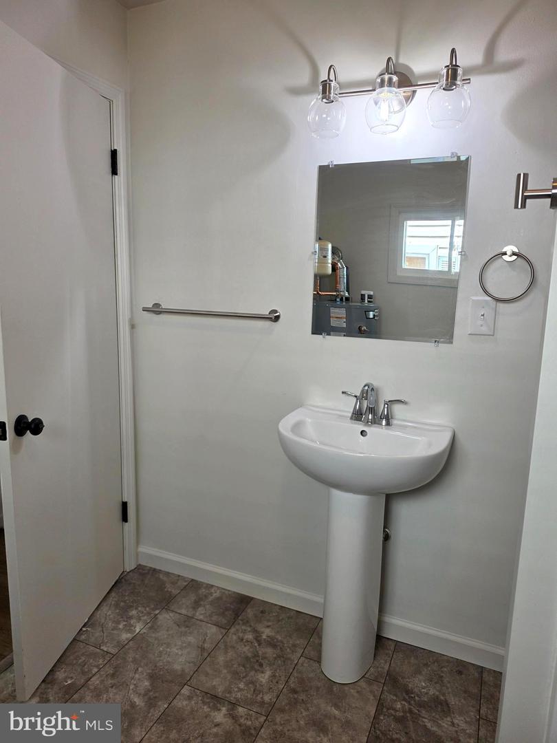 32 E Roberts St Property Photo 11